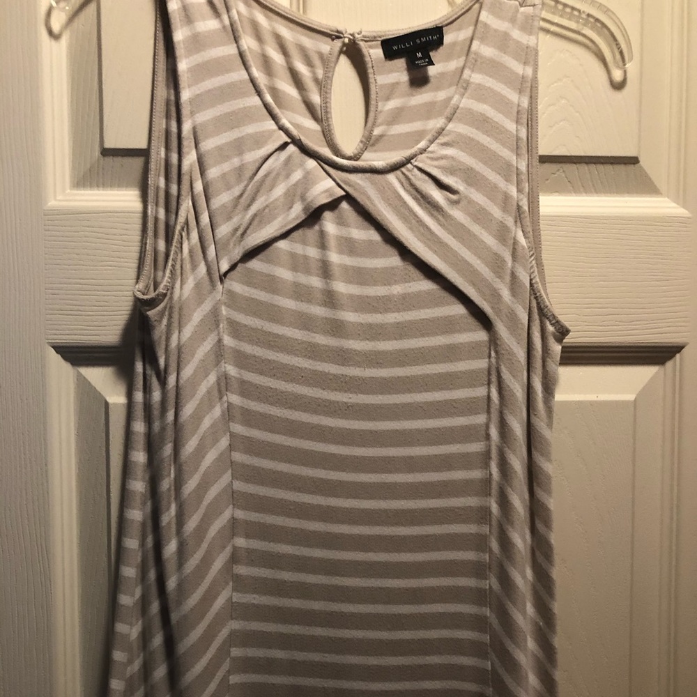 Pretty sleeveless striped top